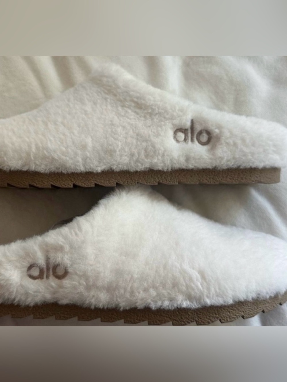 NEW | Alo Yoga | Sherpa Recovery Slipper White Women’s 7